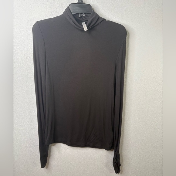 Fabletics Medium Turtleneck - Picture 1 of 8